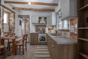 Stone Serenity,2BR Home in Sellia with Dreamy Sea Views