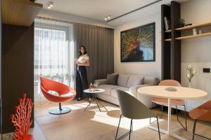 Aera Luxury Suites - 301 302