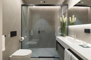 Aera Luxury Suites - 301 302