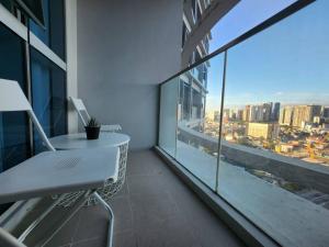 BGC Cosy Spacious 1BR Uptown Parksuites with Balcony