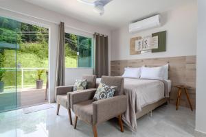 Studio completo com ar, garagem e varanda espaçosa em Itaipuaçu - Ideal para 3 pessoas