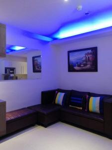 Quiet and spacious condo wid fast internet connection with Netflix