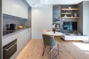 Aera Luxury Suites - 303 304 305