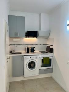 Neuwertiges Apartment mit schnellem WLAN, Glasfaser, Kostenlose Privatparkplatz auch für Transporter geeignet R24