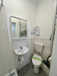 Neuwertiges Apartment mit schnellem WLAN, Glasfaser, Kostenlose Privatparkplatz auch für Transporter geeignet R24