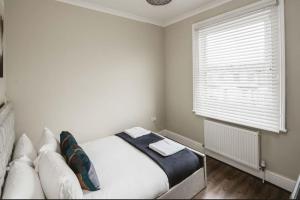 Elegant 5 bed house with parking- Photo ID Required