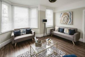 Elegant 5 bed house with parking- Photo ID Required