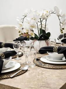 Luxury downtown apartment with Burj Khalifa View