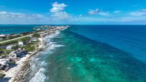 Casa Javi- Ocean Front located Mid Isla Mujeres