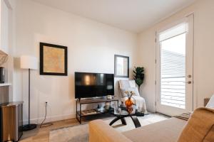 Elegant Apartment in the Heart of Hollywood