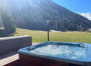 Chalet Melusine - Big Chalet w Spa Pool, Sauna, Huge Terrace, Views & Privacy!