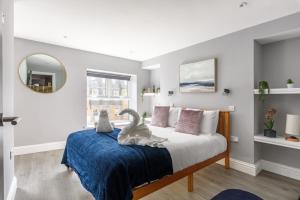 Cosy and Beautiful 2BR Condo with Amazing Cathedral Views