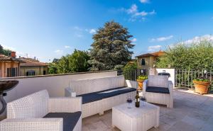 Villa Cecilia, Facing Luccas City Walls