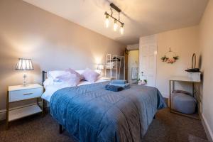 Town Centre Cottage 3 Bedroom inc Parking (1 car)