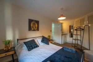 Town Centre Cottage 3 Bedroom inc Parking (1 car)