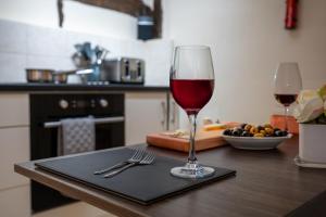 Town Centre Cottage 3 Bedroom inc Parking (1 car)