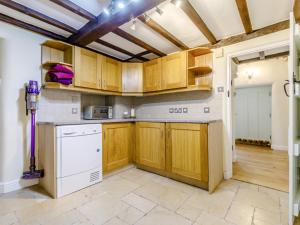 3 Bed in Wetton 79554