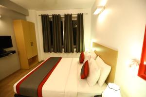BK Studio And Rooms Near Huda City Centre