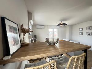 Appartements Le Charmant - Lumineux & calme - 2p - Parking - Balcon : photos des chambres