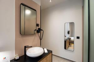 Hop Inn Rooms & Suites