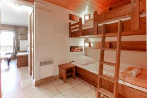 Prarion ski in ski out and swimming pool !