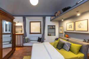 Pantheon by Rental in Rome