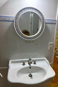 Appart'hotels Petit loft de charme proche VERSAILLES SACLAY 30 mn PARIS jardin terrasse parking securise : Chambre Double