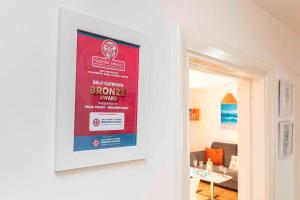 PALM COURT by BOURNECOAST- Apartment with BEACH HUT Near the Town Centre and Sandy Beaches - FM6114