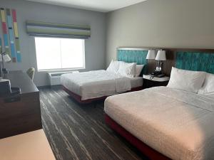 Queen Room with Two Queen Beds - Mobility and Hearing Access/Non-Smoking room in Hampton Inn & Suites Ruskin I-75 FL