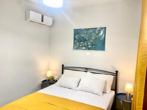 Olive Tree Deluxe Apt under Acropolis hillside