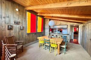 Davis Cabin, Historic Charmer