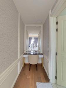 Luxury Leela residence studio apartment, near Bangalore airport,Manyata tech park