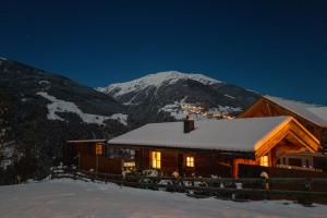 Chalet Hittli 1065 Tirol sauna garden WiFi guest card