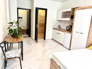 OSapart hotel in a complex Semycvit 5