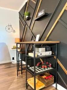 Getaway Villa- 3 mins to Mohegan- Fully Stocked with Two Full Beds & Fireplace- Jacuzzi, Saltwater Pools, Sauna - 普兰菲尔德