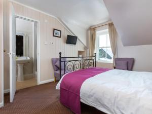 Double Room with Private Bathroom room in Elim House - Adults Only