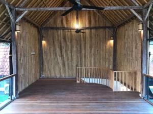 De, dalam secret nature