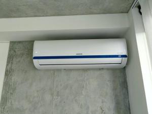 0404 iFreses estudio con Aire Acondicionado y Parqueo