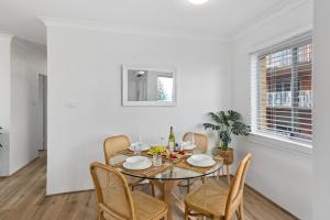 Sea Vista Escape - A Charming Waterside Stay