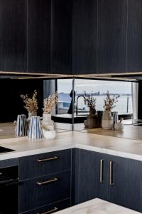 Balmoral on Scott - Harbour Front Perfection