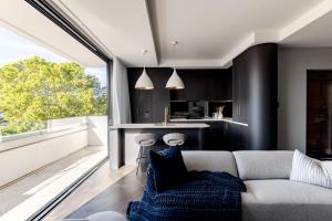 Balmoral on Scott - Harbour Front Perfection