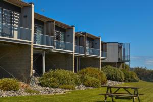 Rosevears Riverview Hotel