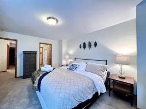 MV3A-AMAZING VILLA-Independent duplex, great views! - Everett