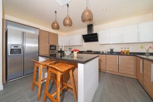 Stunning 5 bedrooms Villa with Panoramic Sea View