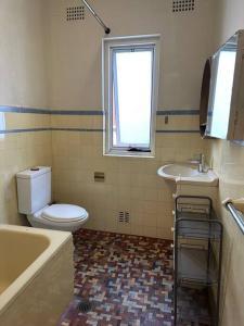 3 BDR house close to train station, airport & City