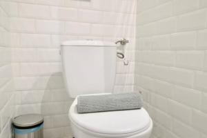 Studio Apartment by Hi- Apartment in Downtown