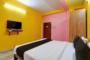 Hotel O by OYO Red Rose Near Noapara Metro Station