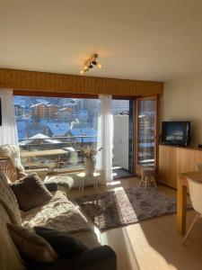 Alpine apartment by Jolidi