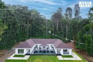 StayVista at Mudra Manor Coorg temperature controlled pool Villa - Jambur
