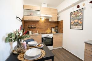 Pretty Jolie Romantic Getaway